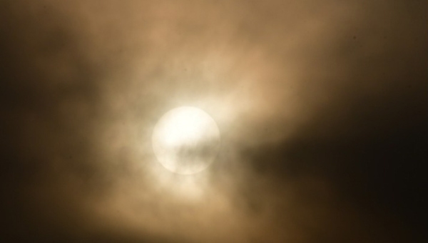 «Διπρόσωπος» ο καιρός του Σαββατοκύριακου, με αφρικανική σκόνη ξανά