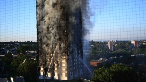 Φλέγεται ουρανοξύστης στο Λονδίνο