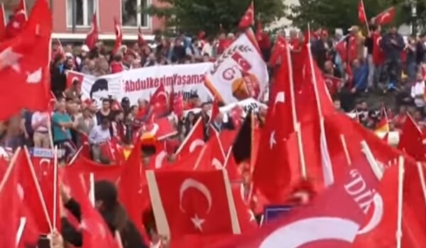 Περίοδο τριγμών διανύουν οι γερμανο-τουρκικές σχέσεις (VIDEO)