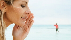 Φορητή υπερηχητική συσκευή επιτρέπει στον ομιλητή να ψιθυρίζει σε κάποιον που βρίσκεται σε απόσταση 30 μέτρων (και να μην ακούει κανείς άλλος τίποτε)