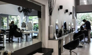 Λειτουργούν από σήμερα βιβλιοπωλεία, κομμωτήρια, κουρεία και ΚΤΕΟ