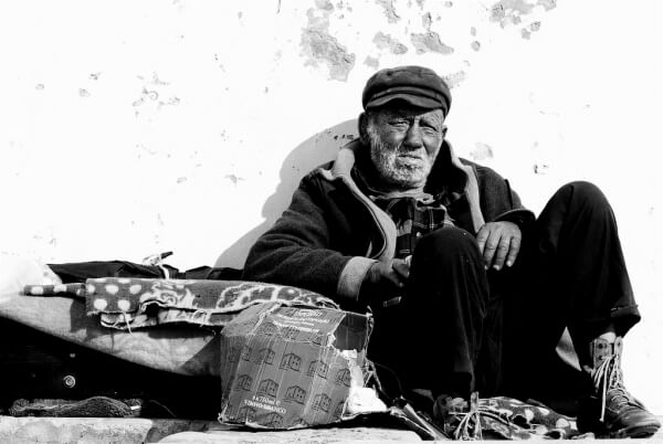 Οι φτωχοί άνθρωποι των χαμηλών κοινωνικών τάξεων είναι πιο σοφοί από τους πλούσιους και τους μορφωμένους, σύμφωνα με μια νέα μελέτη