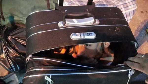 Μυτιλήνη: Μέσα στη βαλίτσα της προσπάθησε να μεταφέρει πρόσφυγας από την Συρία τον 23χρονο γιο της