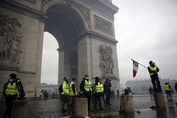 Γαλλία-«κίτρινα γιλέκα»: Κατάσταση συναγερμού πριν από τις νέες αυριανές διαδηλώσεις