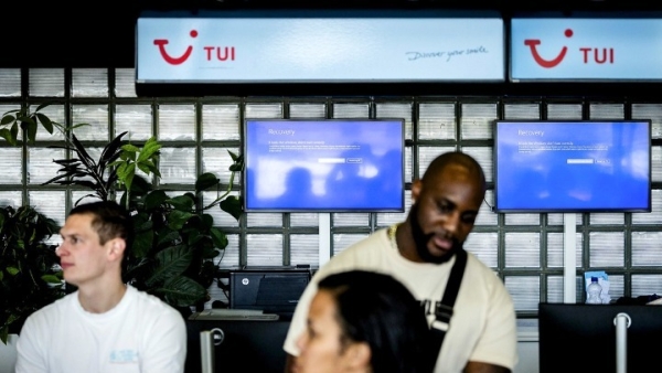 TUI: Ελλάδα και Ισπανία κερδίζουν τις κρατήσεις τελευταίας στιγμής το καλοκαίρι