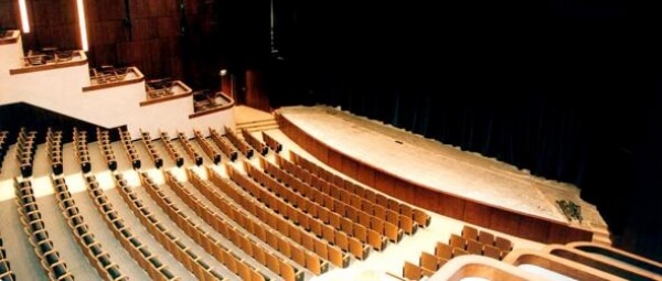 Με ηθοποιούς και εργαζόμενους του ΚΘΒΕ συναντήθηκε ο υπουργός Πολιτισμού