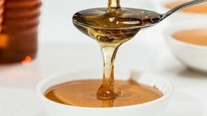 Σουσούρα, ο μωβ θησαυρός του Χολομώντα γλύτωσε από την ξηρασία, δεν «σώζει» όμως την φετινή παρτίδα του μελιού