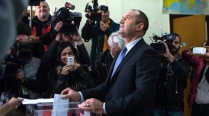 Ο Ρούμεν Ράντεφ, υποψήφιος της σοσιαλιστικής αντιπολίτευσης νίκησε στις προεδρικές εκλογές, με ποσοστό 59,4%