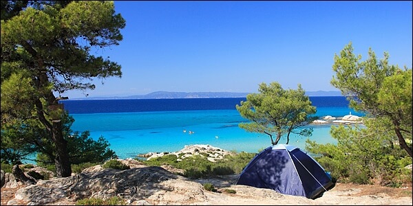 Χαλκιδική: Συνελήφθησαν συνολικά 13 άτομα για παράνομη ελεύθερη κατασκήνωση