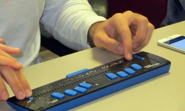 Τυφλοί και κωφοί μπορούν να «παρακολουθήσουν» τηλεόραση, χωρίς ενδιάμεσο χάρη σε καινοτόμο ισπανικό λογισμικό