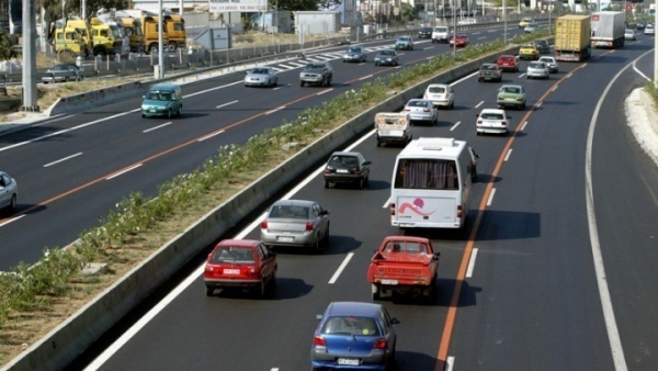 Διευκρινίσεις για τα ειδοποιητήρια τελών κυκλοφορίας για οχήματα σε ακινησία