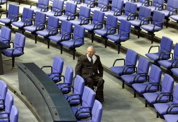 Κανείς δεν σκέφτεται το Grexit. Υπερβολικό το ρίσκο, απρόβλεπτες οι συνέπειες, λέει το περιβάλλον Σόιμπλε, σύμφωνα με δημοσίευμα της Die Welt