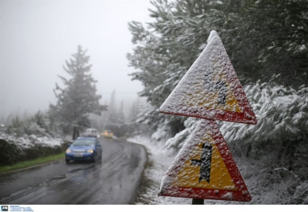 Στα λευκά ντύθηκε η ορεινή Χαλκιδική. Χαμηλές θερμοκρασίες στη Βόρεια Ελλάδα