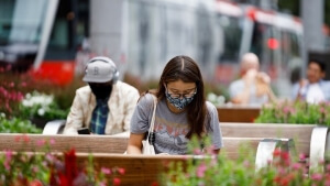 Covid-19: Lockdown και περιορισμοί επιστρέφουν σε όλο τον κόσμο