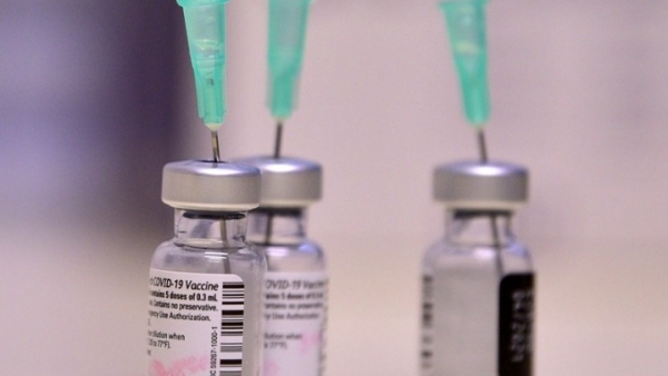 Έρευνα: Μία δόση εμβολίου AstraZeneca ή Pfizer μειώνει κατά 65% τον κίνδυνο μόλυνσης από κορονοϊό