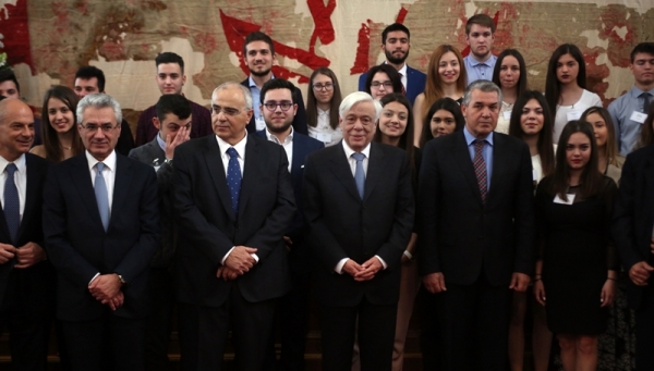 Bραβεία στους κορυφαίους μαθητές του έτους 2015-16 απένειμε ο Πρόεδρος της Δημοκρατίας