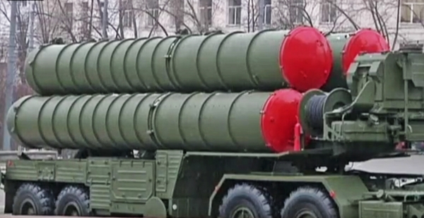 Tο προηγμένο σύστημα S-400 ανέπτυξε στην Κριμαία η Ρωσία (VIDEO)