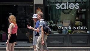 Ξεκινούν τη Δευτέρα οι θερινές εκπτώσεις. Προαιρετικά ανοιχτά τα καταστήματα την πρώτη Κυριακή της εκπτωτικής περιόδου