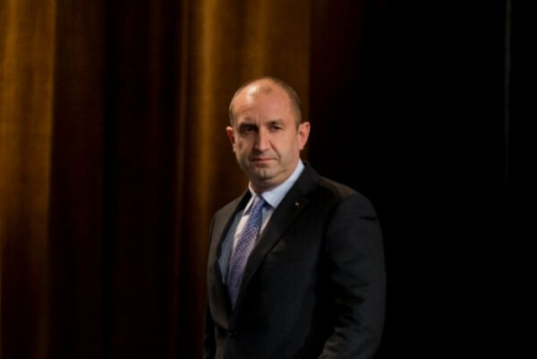 Η Βουλγαρία αποδέχεται τη συμφωνία μεταξύ της πΓΔΜ και της Ελλάδας για το όνομα,  δήλωσε ο πρόεδρος της χώρας Ρούμεν Ράντεφ