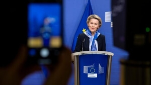 Φον ντερ Λάιεν: Περισσότερα εμβόλια στην ΕΕ από τον Απρίλιο