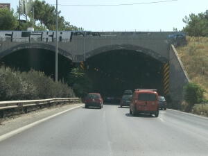 Θεσσαλονίκη: Λεωφορείο εξετράπη της πορείας στον Περιφερειακό