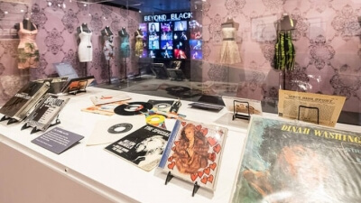 “Beyond Black – The Style of Amy Winehouse” - Έκθεση για τη ζωή και το στυλ της