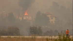 Σε πλήρη εξέλιξη το μέτωπο προς Καπανδρίτι και Μαλακάσα - Στις φλόγες οι Αφίδνες και η Ιπποκράτειος Πολιτεία