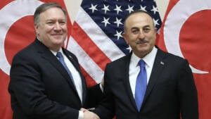 Οι αμερικανικές «ανησυχίες» βρέθηκαν στο επίκεντρο της συνάντησης Πομπέο-Τσαβούσογλου
