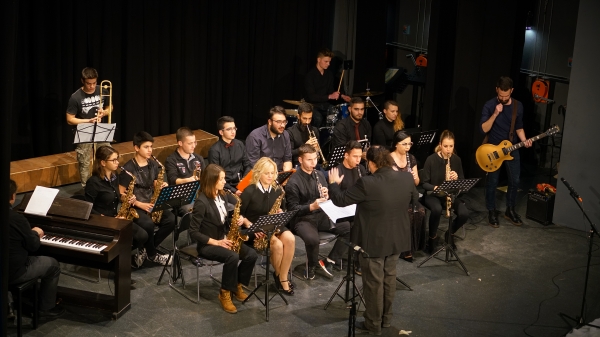 Άρωμα Χριστουγέννων στη συναυλία των μουσικών συνόλων του Δημοτικού Ωδείου Πολυγύρου