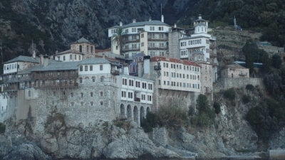 Ρουμάνοι προσκυνητές «βούλιαξαν» το Άγιον Όρος για τα Χριστούγεννα