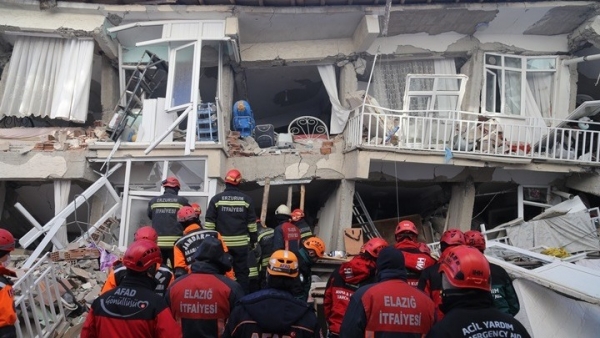 Τουλάχιστον 20 νεκροί, πάνω από 1.000 οι τραυματίες από τον ισχυρό σεισμό στην ανατολική Τουρκία