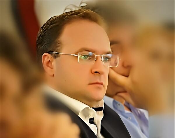 Συν-τροφός της Εξουσίας