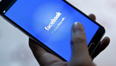Προκαλούν δυστυχία οι πολλές ώρες παρακολούθησης της ζωής των άλλων στο Fb