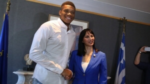 «Τρίποντο» στην προβολή της Ελλάδας