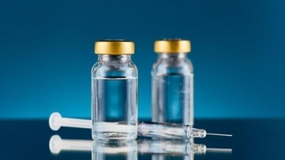 Τι γνωρίζουμε έως τώρα για τις πολύ σπάνιες θρομβώσεις που πιθανώς σχετίζονται με μερικά εμβόλια Covid-19