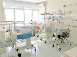 'Εξι θερμοκοιτίδες δωρεά από το Βέλγιο σε δύο νεογνολογικές κλινικές νοσοκομείων της Θεσσαλονίκης
