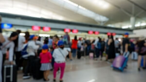 Les Echos: «Στην Ουγγαρία, την Ελλάδα και τη Λετονία θα δοκιμαστεί πιλοτικά η τεχνητή νοημοσύνη του συστήμτος iBorderCTRL, για τους ταξιδιώτες