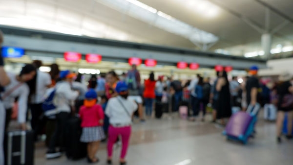 Les Echos: «Στην Ουγγαρία, την Ελλάδα και τη Λετονία θα δοκιμαστεί πιλοτικά η τεχνητή νοημοσύνη του συστήμτος iBorderCTRL, για τους ταξιδιώτες