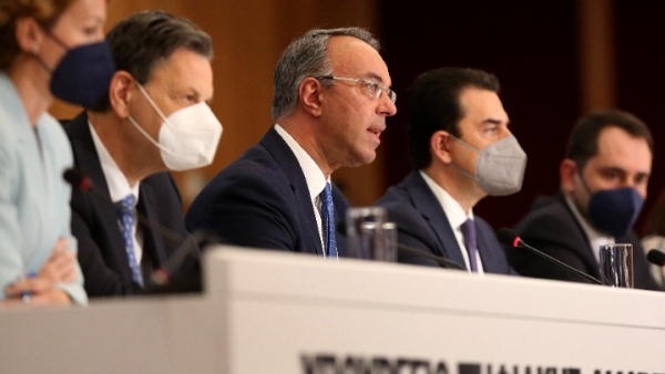 Τον Ιούνιο η επιστροφή του 60% των επιπλέον επιβαρύνσεων των νοικοκυριών από τις ενεργειακές αυξήσεις