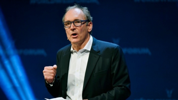 Ο εφευρέτης του Web προειδοποιεί για τη συγκέντρωση δύναμης σε λίγες τεχνολογικές εταιρείες