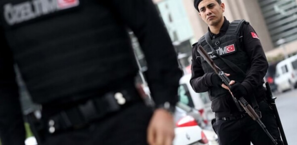 Τουρκία: Εισαγγελείς εξέδωσαν εντάλματα σύλληψης για 360 άτομα στο πλαίσιο επιχείρησης με στόχο τους υποστηρικτές του Γκιουλέν