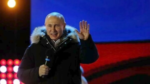 Ο Βλαντίμιρ Πούτιν επανεκλέγεται συγκεντρώνοντας το 76,65% των ψήφων με το 99% των ψηφοδελτίων καταμετρημένο