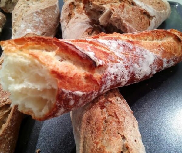 Ψωμί (μπαγκέτα τραγανή)