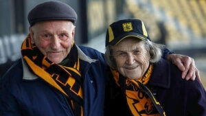 Μια ζωή όλο Άρης! Η 82χρονη οπαδός των κιτρίνων που δεν έχει χάσει αγώνα