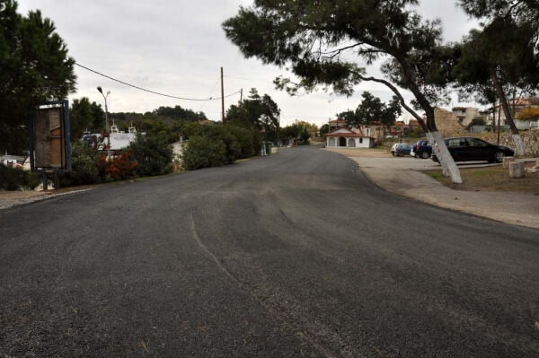 Εξέλιξη εργασιών του έργου “Εσωτερική οδοποιία τμημάτων οδών Δ.Ε. Μουδανιών” στην Τ.Κ.Ν.Ποτίδαιας