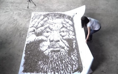 «20.000 λιόσποροι» ένα πορτραίτο του Ai Weiwei (Video)