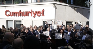 Τουρκία: Συνελήφθη ο καφετζής της εφημερίδας Cumhuriyet για προσβολή του προέδρου Ερντογάν