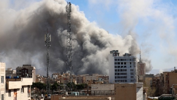 Μαζικοί βομβαρδισμοί των ΗΠΑ και του Ισραήλ στο Ιράν, ο πόλεμος εξαπλώνεται στον Λίβανο