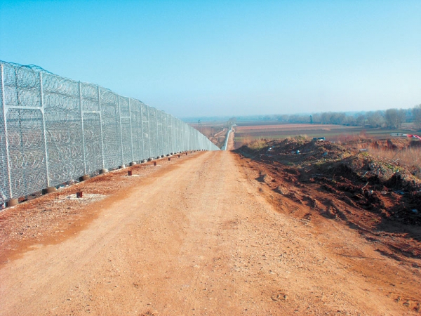 Έβρος- Οι διακινητές, τα περάσματα και η άμυνα της συνοριοφυλακής