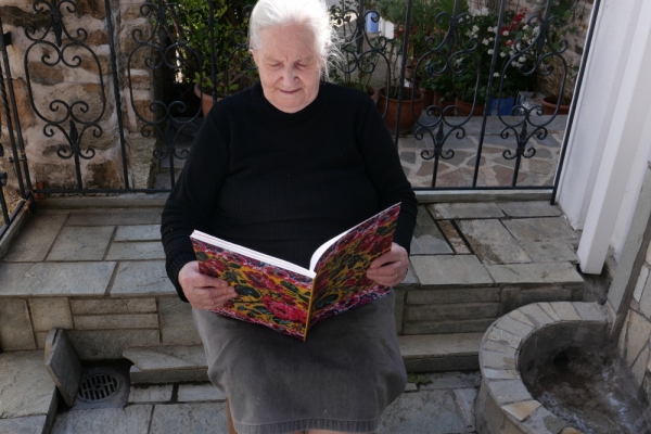 Τα «καλλιγραφένια» στρωσίδια του Παλαιοχωρίου μέσα από ένα βιβλίο